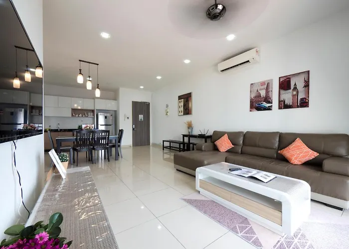 2 Parking Spacious Home Near R&F Mall - Seaview & Netflix