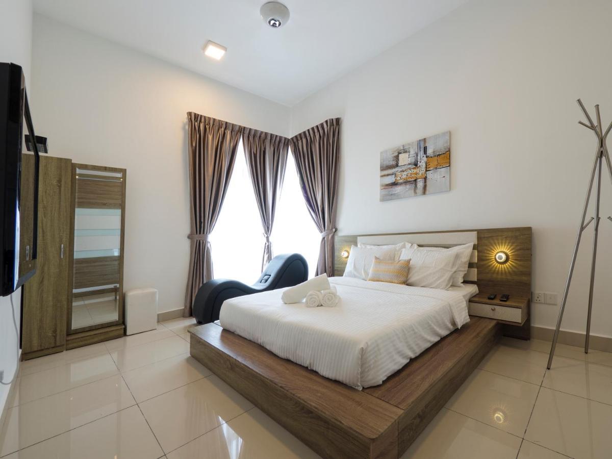 2 Parking Spacious Near R&f Mall - Seaview & Netflix Apartment *