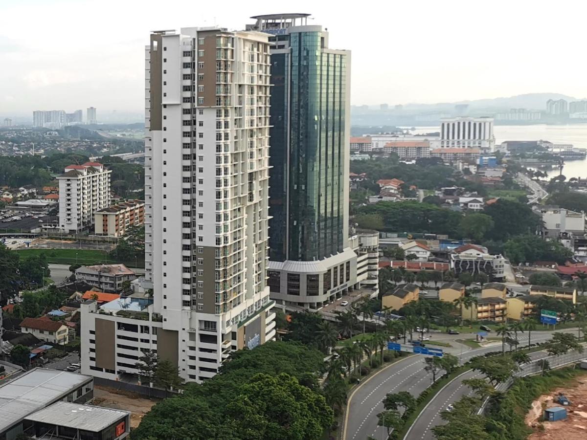 2 Parking Spacious Near R&f Mall - Seaview & Netflix Apartment