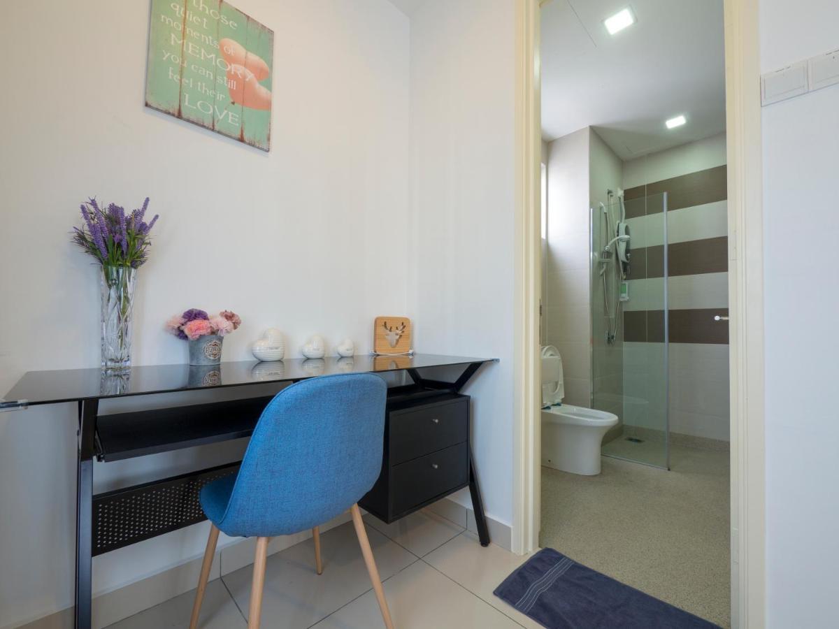 2 Parking Spacious Near R&f Mall - Seaview & Netflix Apartment Johor Bahru
