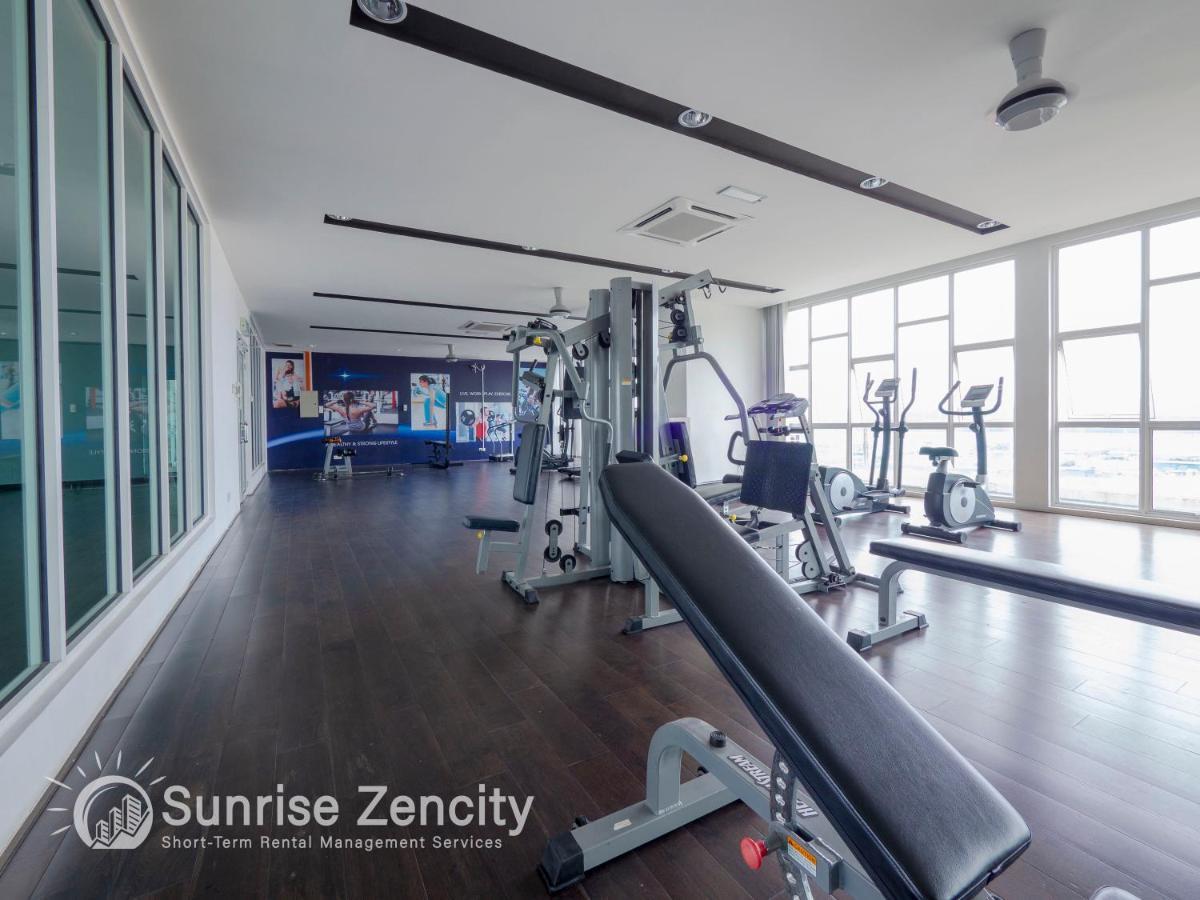 2 Parking Spacious Near R&f Mall - Seaview & Netflix *