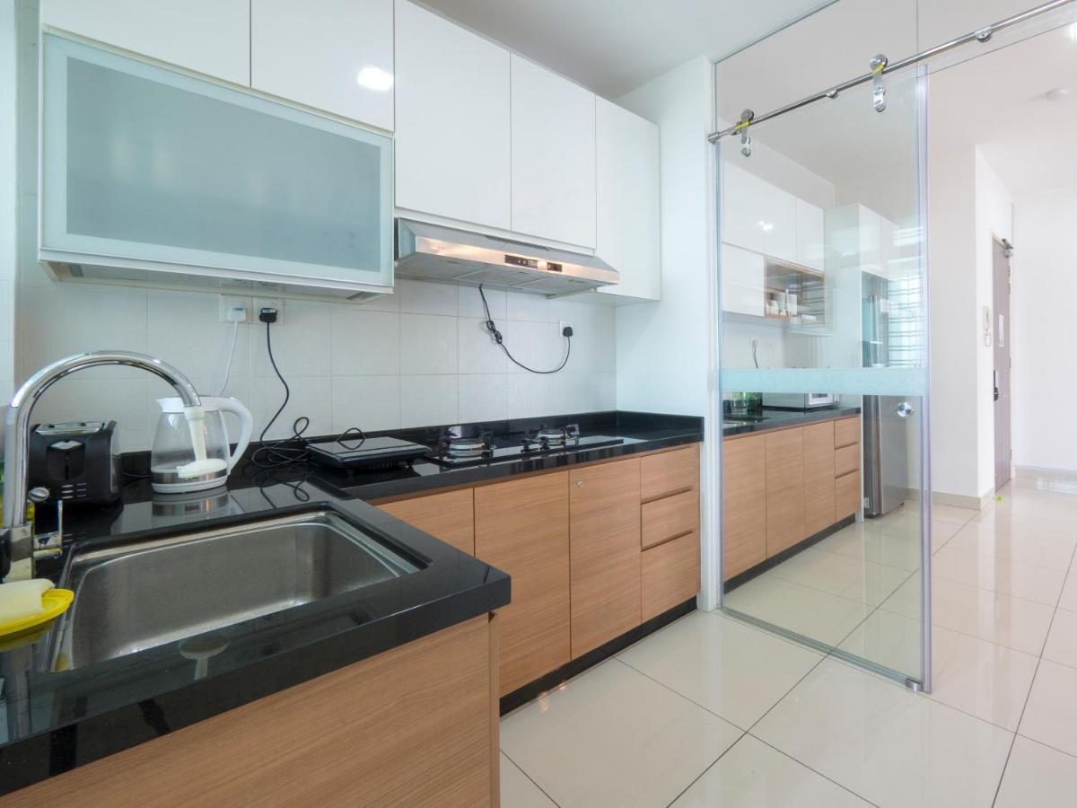Apartment 2 Parking Spacious Near R&f Mall - Seaview & Netflix