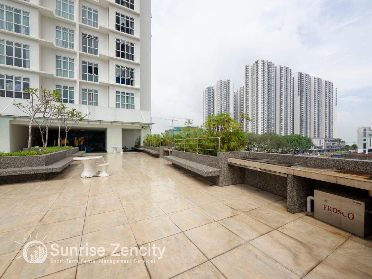 2 Parking Spacious Near R&f Mall - Seaview & Netflix Apartment