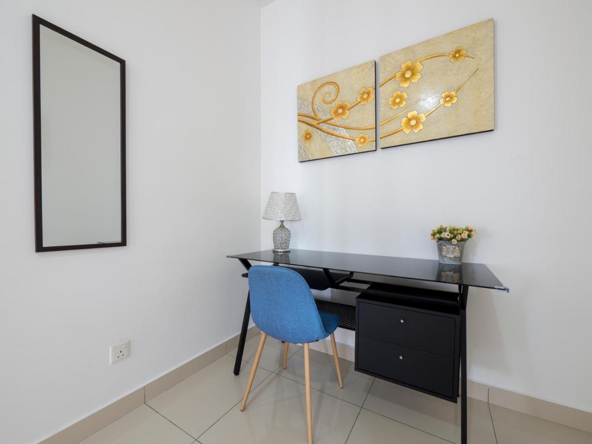 Apartment 2 Parking Spacious Near R&f Mall - Seaview & Netflix *