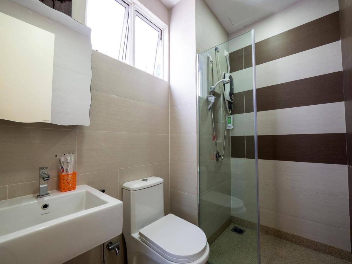 2 Parking Spacious Near R&f Mall - Seaview & Netflix Johor Bahru