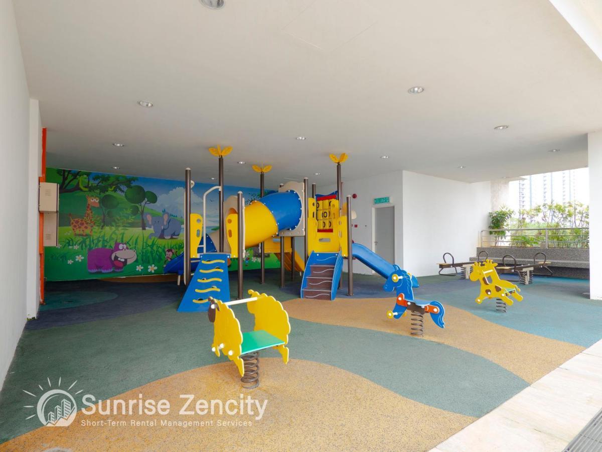 2 Parking Spacious Near R&f Mall - Seaview & Netflix Apartment *