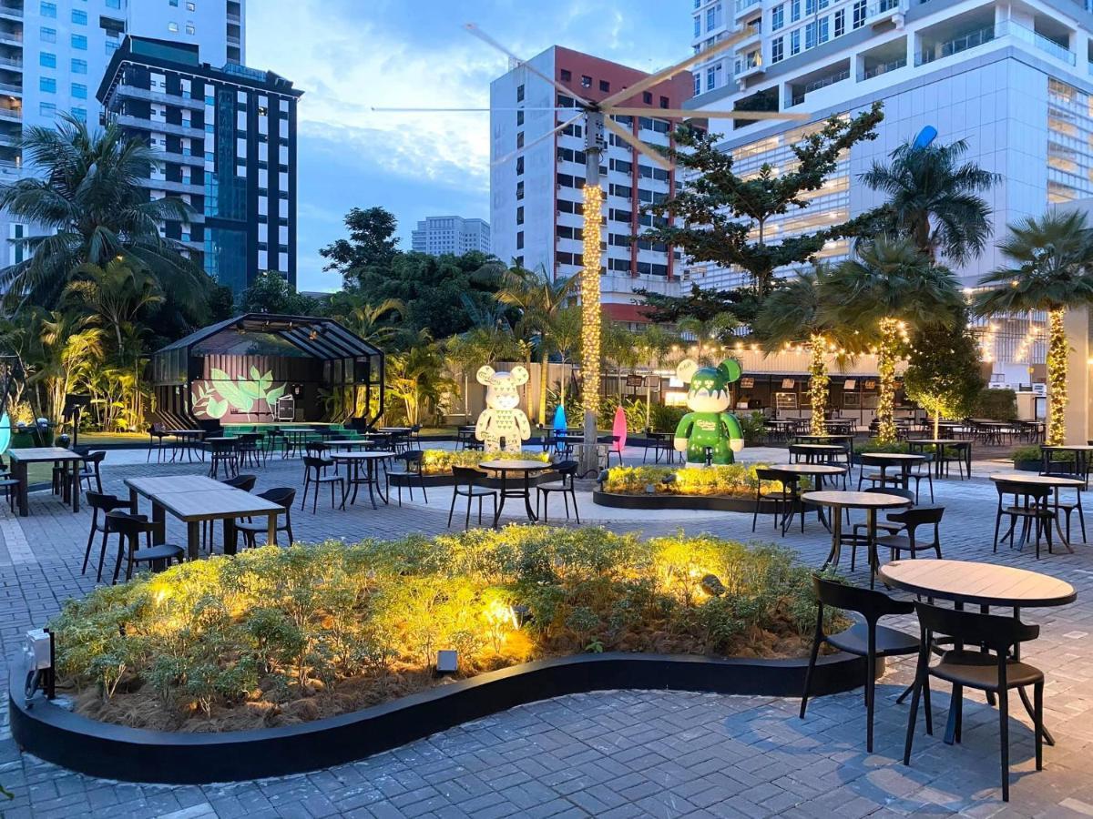 Apartment 2 Parking Spacious Near R&f Mall - Seaview & Netflix Johor Bahru